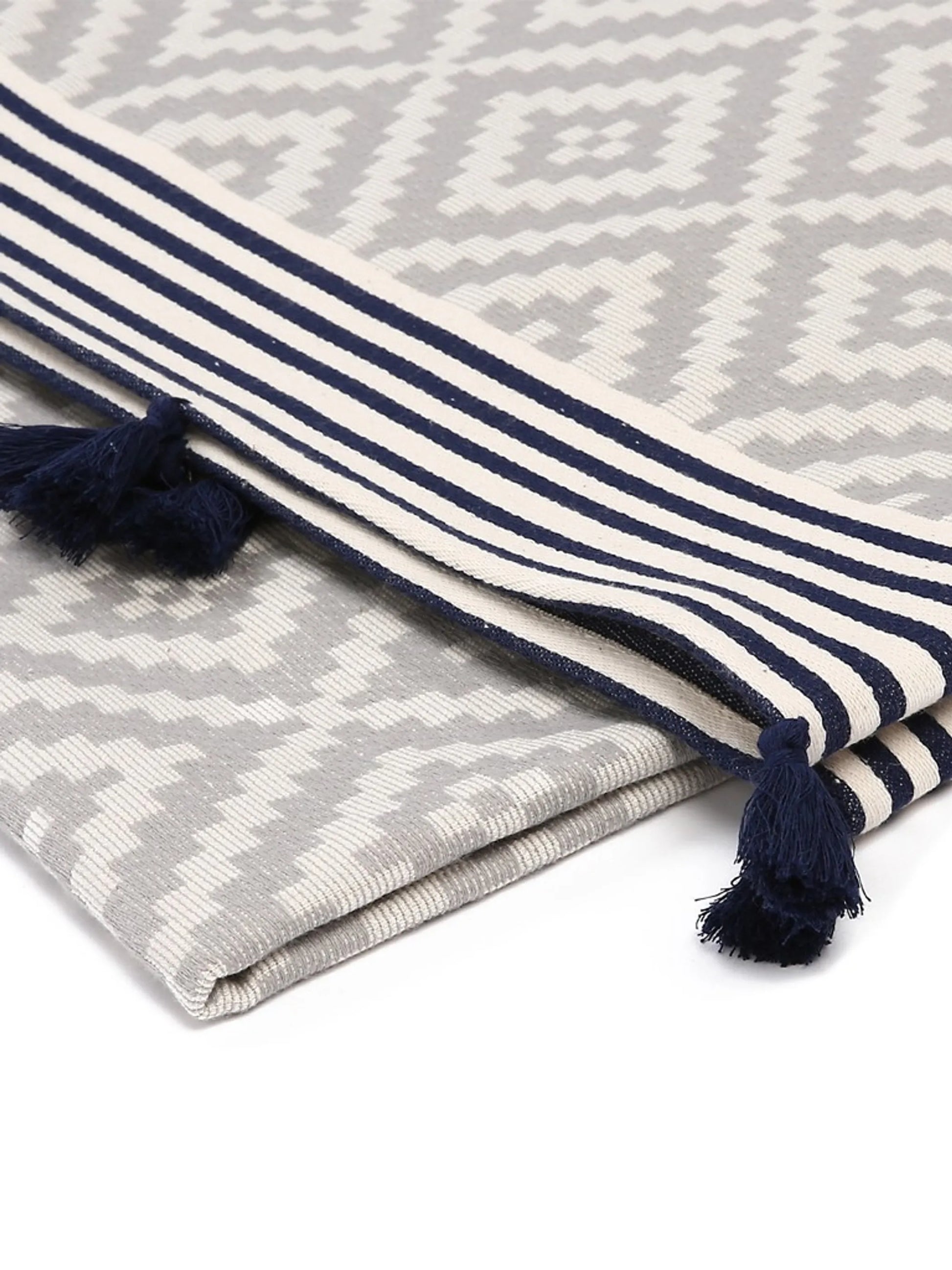 Cove Diamond Turkish Beach Blanket detail 2